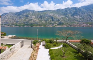 /b_images/thumb_3036477_seafront_villa_in_kotor.jpg