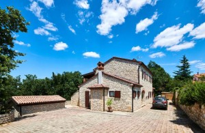 /b_images/thumb_3040302_operties--stone-villa-near-buje-with-pool-and-big-garden.jpg