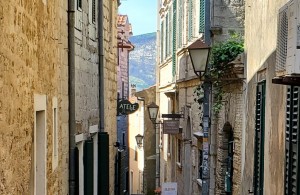 /b_images/thumb_3047581_5-street-looking-down.jpg