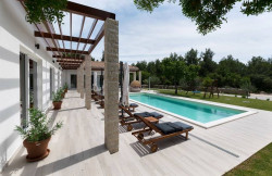 /c_images/thumb_2399304_2_Sibenik-house-whit-the-pool.jpg