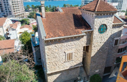 /c_images/thumb_2753422_2_xury-villa-for-sale-in-city-center-budva-adriastone.com_.jpg