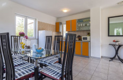 /c_images/thumb_2780496_4_1651240562_living-room.jpg