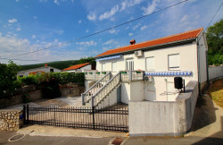 /c_images/thumb_2786455_2_728146_jadranovo_prodaja_samostojece_kuce_3_apartmana_04.jpg