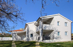 /c_images/thumb_2793304_1_a-400-m2-okucnicom-1000-m2-tri-apartmana-slika-174446082.jpg