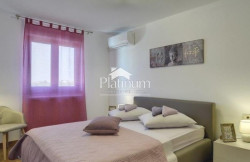 /c_images/thumb_2795995_4_velicine-380-m2-bazenom-uhodanim-apartma-slika-174668781.jpg