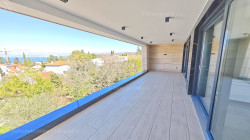 /c_images/thumb_2820033_2_a_moderno_projektiran_penthouse_s_pogledom_na_more_i_baz.jpg