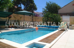 /c_images/thumb_2827658_1_Charming-Villa-with-a-Pool-Sutivan-Bra-C4-8D-1.jpg