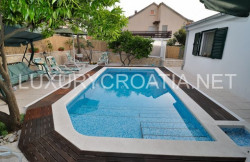 /c_images/thumb_2827658_2_Charming-Villa-with-a-Pool-Sutivan-Bra-C4-8D-6.jpg