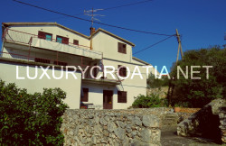 /c_images/thumb_2827740_3_Big-house-with-sea-view-for-sale-island-Iz-Zadar-9.jpg
