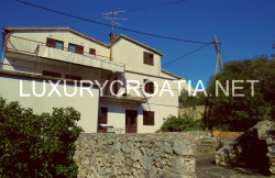 /c_images/thumb_2827740_3_Big-house-with-sea-view-for-sale-island-Iz-Zadar-9.jpg