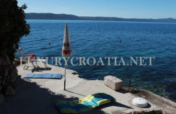/c_images/thumb_2827775_4_Waterfront-house-for-sale-near-Makarska-16.jpg