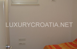 /c_images/thumb_2827887_1_Seaview-apartment-on-the-sand-beach-for-sale-Omis-9.jpg
