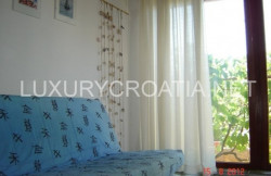 /c_images/thumb_2827973_2_Seafront-family-villa-for-sale-Vodice-Sibenik-6.jpg