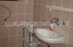 /c_images/thumb_2827973_4_Seafront-family-villa-for-sale-Vodice-Sibenik-5.jpg
