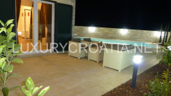 /c_images/thumb_2828106_3_iday-villa-with-pool-for-sale-near-Postira-Brac-island15.jpg