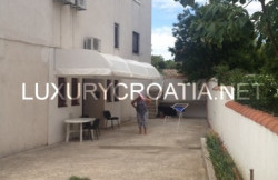 /c_images/thumb_2828138_1_bedroom-apartment-with-big-courtyard-Ciovo-Okrug-Gornji7.jpg