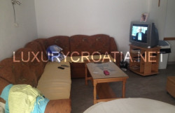 /c_images/thumb_2828138_4_edroom-apartment-with-big-courtyard-Ciovo-Okrug-Gornji11.jpg