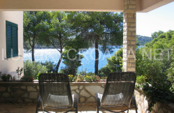 /c_images/thumb_2828213_1_ibenik-area-waterfront-villa-with-big-garden-for-sale-16.jpg