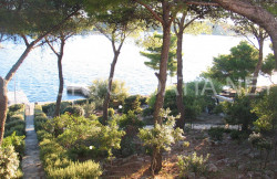 /c_images/thumb_2828213_3_ibenik-area-waterfront-villa-with-big-garden-for-sale-13.jpg