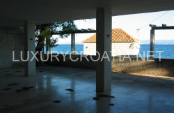 /c_images/thumb_2828225_2_Big-beachfront-house-for-sale-Sutivam-island-Brac.jpg