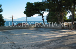 /c_images/thumb_2828225_3_Big-beachfront-house-for-sale-Sutivam-island-Brac-3.jpg