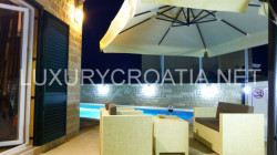 /c_images/thumb_2828288_4_Villa-with-pool-for-sale-near-Postira-Brac-island44.jpg