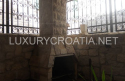 /c_images/thumb_2828319_2_partment-for-sale-in-a-traditional-stone-house-Trogir-23.jpg