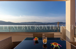 /c_images/thumb_2828331_2_Seafront-villa-with-pool-for-sale-Ciovo-Trogir-area-25.jpg