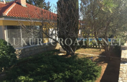 /c_images/thumb_2828394_1_Villa-with-pool-by-the-sea-for-sale-Vir-island-5.jpg