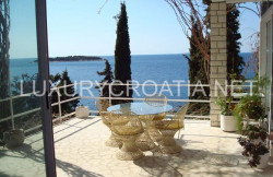/c_images/thumb_2828448_4_EXCEPTIONAL-SEAFRONT-VILLA-WITH-PIER-26.jpg