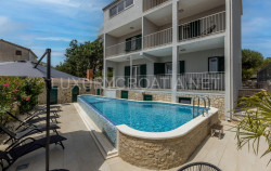 /c_images/thumb_2829580_2_Sea-view-house-with-pool-for-sale-Ciovo-Trogir-area-29.jpg