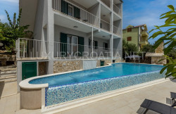 /c_images/thumb_2829580_3_Sea-view-house-with-pool-for-sale-Ciovo-Trogir-area-30.jpg
