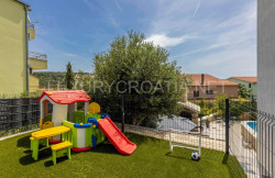 /c_images/thumb_2829580_4_Sea-view-house-with-pool-for-sale-Ciovo-Trogir-area-18.jpg