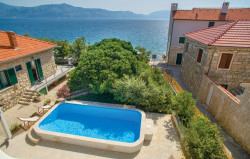 /c_images/thumb_2829581_2_waterfront-house-with-pool-for-sale-brac-croatia-13.jpg