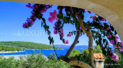 /c_images/thumb_2829583_1_House-by-the-sea-for-sale-island-Solta-Croatia-3.jpg