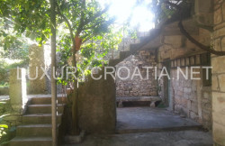 /c_images/thumb_2829616_4_Stone-house-in-a-row-for-sale-Korcula7.jpg