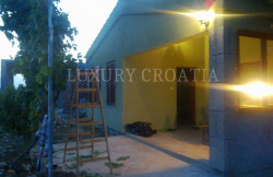 /c_images/thumb_2829665_4_House-with-large-land-for-sale-Tisno-area-4-2.jpg