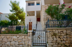 /c_images/thumb_2829676_1_Beautiful-house-for-sale-in-Sutivan-Brac-island-1.jpg