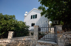 /c_images/thumb_2829676_2_Beautiful-house-for-sale-in-Sutivan-Brac-island-4.jpg