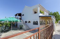 /c_images/thumb_2829731_4_House-with-sea-view-for-sale-Brac-11-1.jpg