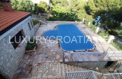 /c_images/thumb_2829759_1_SEA-FRONT-VILLA-WITH-POOL-FOR-SALE-MARINA-TROGIR-3-1.jpg
