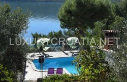 /c_images/thumb_2829759_2_SEA-FRONT-VILLA-WITH-POOL-FOR-SALE-MARINA-TROGIR-10.jpg