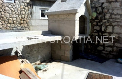 /c_images/thumb_2829790_2_Renovated-stone-house-for-sale-on-Ciovo-island2.jpg