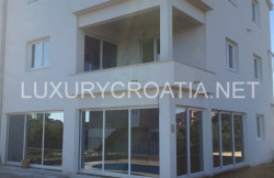 /c_images/thumb_2829794_2_House-for-sale-with-a-sea-view-and-pool-Ciovo-4.jpg