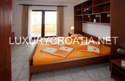 /c_images/thumb_2829801_4_SPACIOUS-SEAVIEW-HOUSE-FOR-SALE-RAZANJ-ROGOZNICA-22.jpg