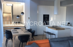 /c_images/thumb_2829843_3_and-new-villa-with-pool-and-sea-view-in-Primo-C5-A1ten-2.jpg