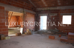 /c_images/thumb_2829852_2_Unfinished-house-for-sale-near-Pazin-Istria-8.jpg