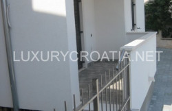 /c_images/thumb_2829854_4_Apartment-with-sea-view-for-sale-Supetar-island-Brac-7.jpg