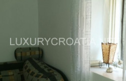 /c_images/thumb_2831059_4_Apartment-in-stone-house-for-sale-Stari-Grad-Hvar3.jpg