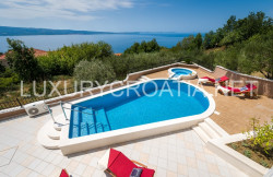 /c_images/thumb_2856407_3_utiful-villa-with-pool-and-panoramic-seaview-near-Omis22.jpg